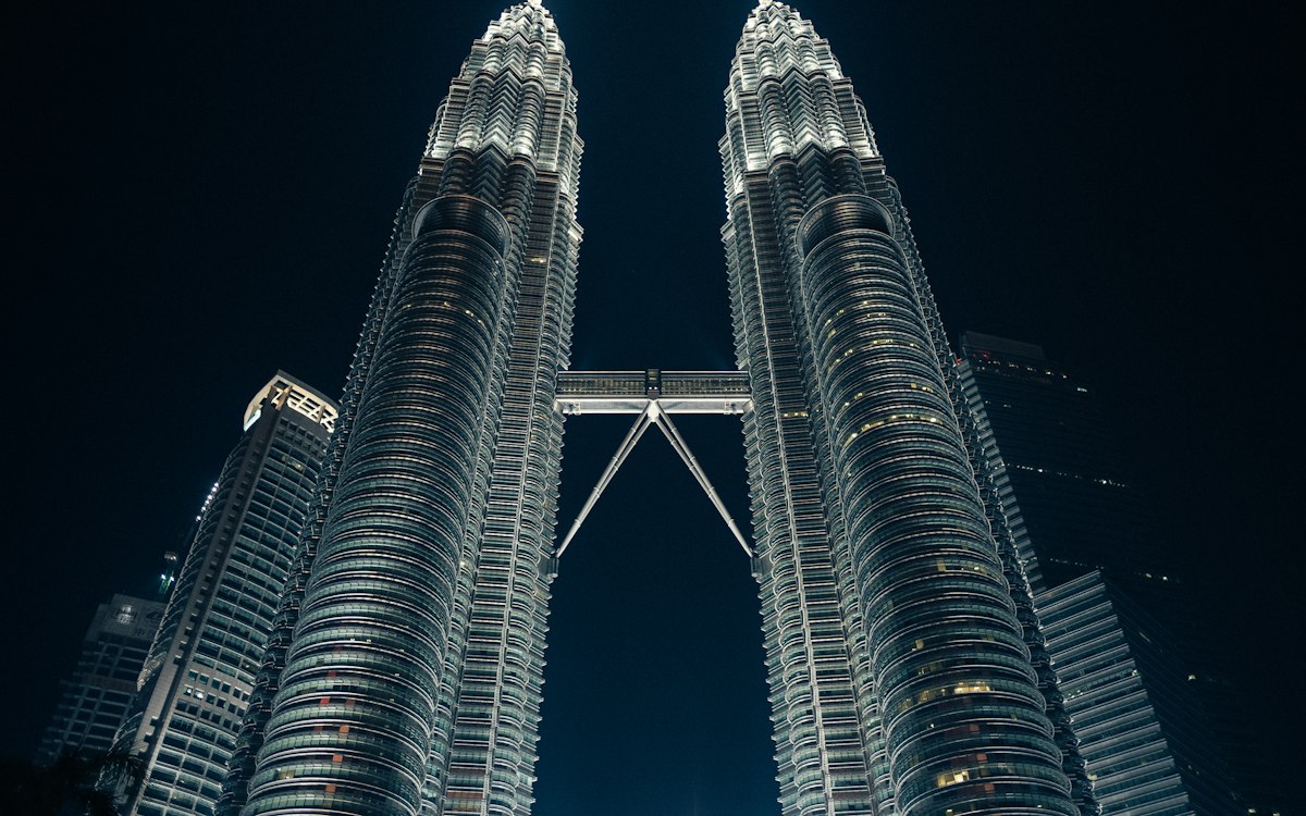 Kuala Lumpur Travel Guide: Twin Towers, Food and Easy Day Trips